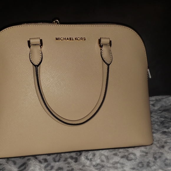 Michael Kors Handbags - MICHAEL Kors Purse